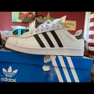Men’s Adidas Superstar Sneakers Size 11